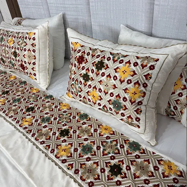 Parure de lit sur tissu jime fleurée Maroc
