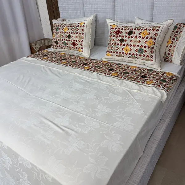 Parure de lit sur tissu jime fleurée Maroc