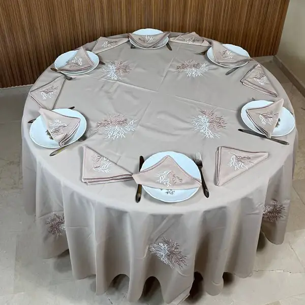Nappe de table burlington Maroc مطروزة بالطرز الاغصان